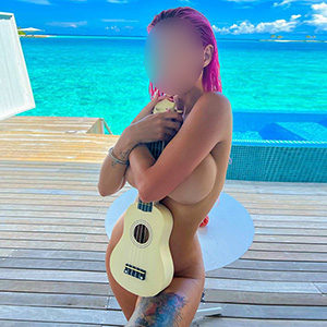Escort Frankfurt Sex Mediation High Class Lady Evva Nice deep kisses with tongue arrange sex appointment