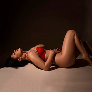 Escort Frankfurt Sexanzeigen High Class Ladie Kornelia Facesitting Sex treffen vereinbaren