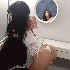 Sexdate Frankfurt Elite Dame Houpe 2 für Gesichtsbesamung Service bei der Modelagentur kennenlernen